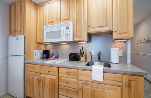 Traverse City Condominio | ✵ Beachfront Walkout Condo: Pointes North Resort ➠ 106/110 Combined