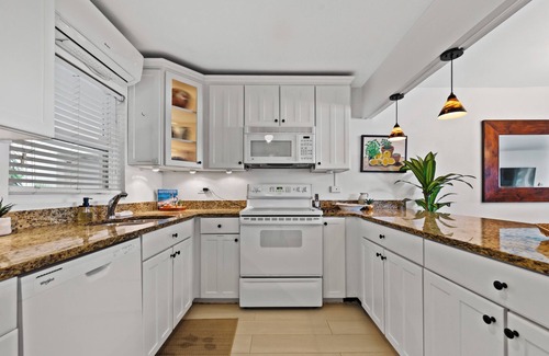 Savannah Condominio | Beachfront walkout with amazing patio & view