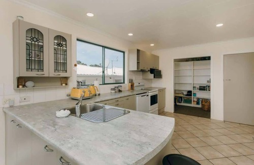 Bell Block Casa | Wanaka Beachouse - stay next to the sand