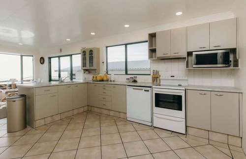 Bell Block Casa | Wanaka Beachouse - stay next to the sand