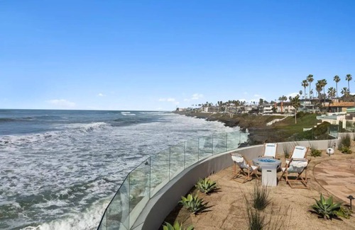 Lower Hermosa Casa | Beachfront Windansea Escape ideal for families