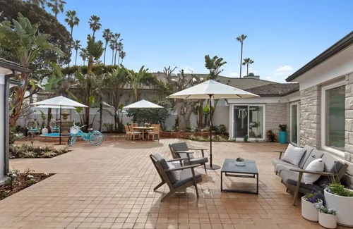Lower Hermosa Casa | Beachfront Windansea Escape ideal for families