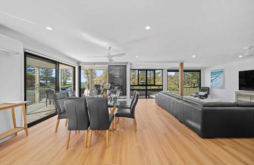Buddina Casa | Beachfront with pool ocean views and pet friendly