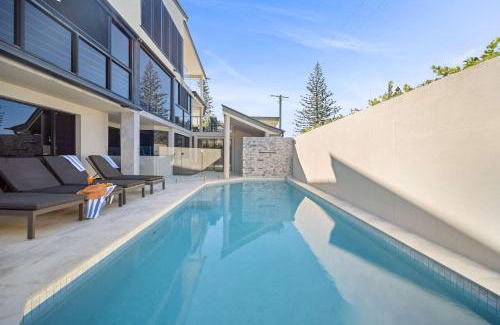 Buddina Casa | Beachfront with pool ocean views and pet friendly