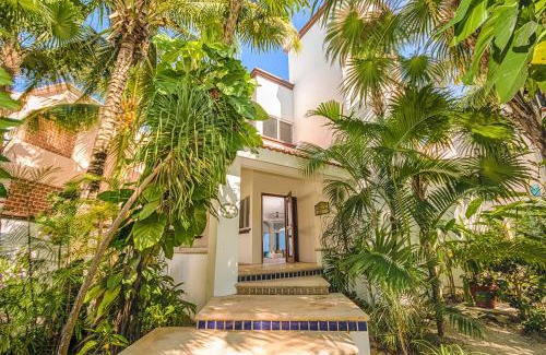 Akumal Villa | Beachfront with Private Staff in Gated Community