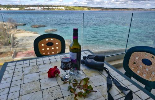 Għadira Apartamento | BEACHFRONT with Seaviews Apartment No56 Award Winner Unbeatable Location for Closeness to the Sea Ideal for Guests looking for Winter Spring and Autumn Breaks in Sunny Malta Also Ideal for Coastal Hikers