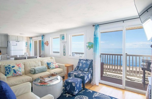 Cape Cod Casa | Beachfront with Stunning Views!