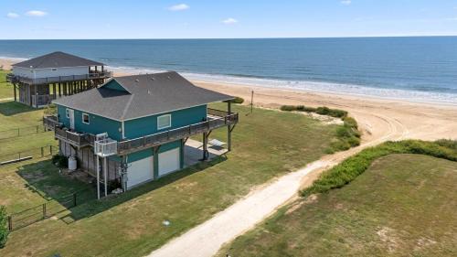 Port Bolivar Casa | Beachfront with Fire Pit, Gourmet Kitchen and Views