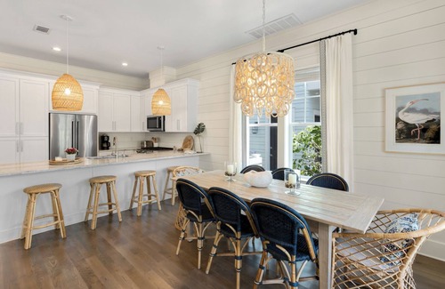 Lakeside at Blue Mountain Beach Casa | BeachHive – 4 Bikes – Community Pool