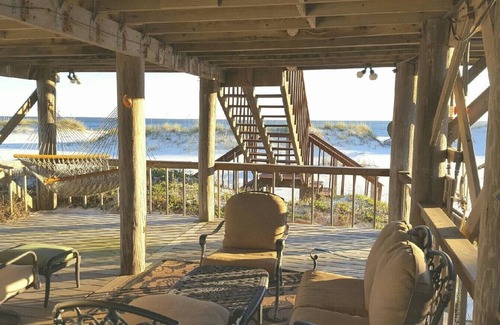 Southpointe Casa | Beachin'. 2 bedroom 2 bath well maintained Gulf Front home.