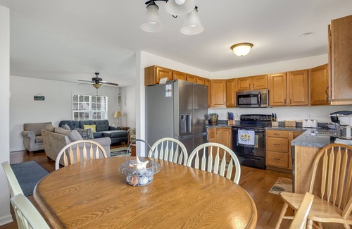 Greenbackville Casa | Beachin' at the Cove - Golf course, Shared pool & more!