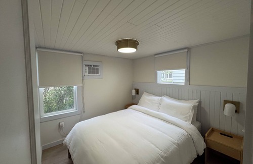 Geneva-on-the-Lake Cabaña | Beachland Cottage
