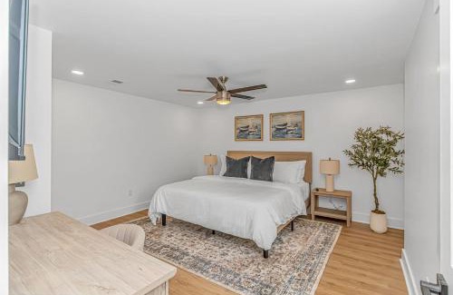 Myrtle Beach Casa | Beachside 5BR 5BTH Bungalow, 1 Block from Ocean