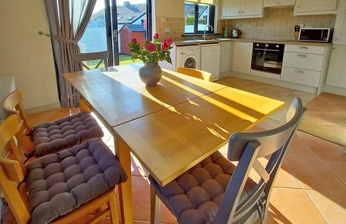 Riverchapel Casa | Beachside Avenue Holiday Home