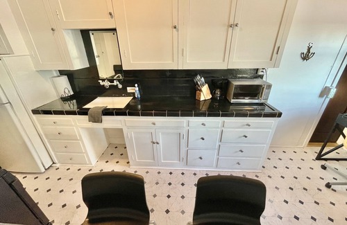 Fort MacArthur Apartamento | Beachside. Bay views! Parking. Laundry.