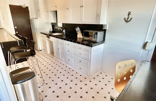 Fort MacArthur Apartamento | Beachside. Bay views! Parking. Laundry.