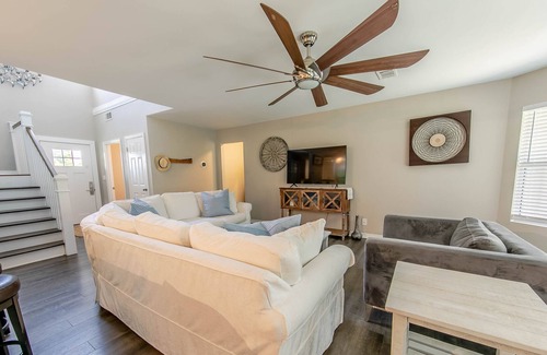 Gulfview Heights Casa | Beachside Birch*Walk To The Beach* LARGE PRIVATE POOL