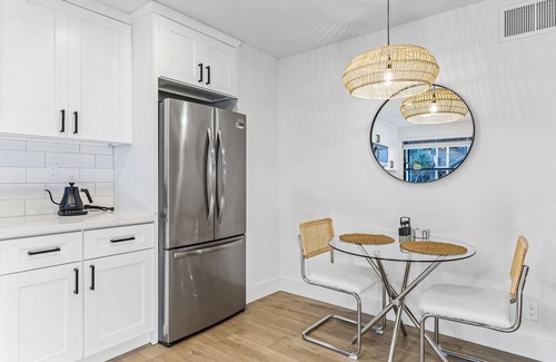 Point Loma Heights Condominio | Beachside Bliss: Cozy Condo with Fireworks View