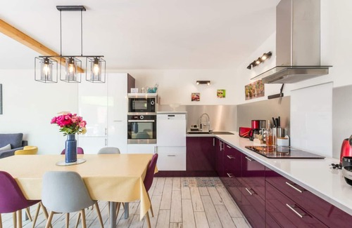 Lingreville Cabaña | Casa moderna junto al mar, terraza, cocina exterior, y actividades en familia