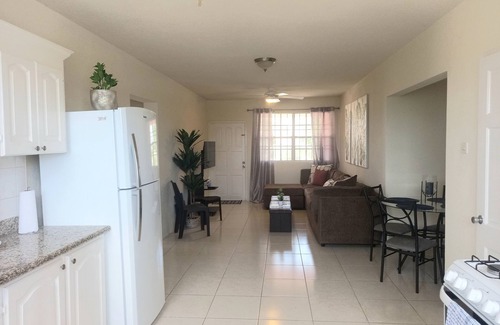 Maxwell Condominio | Beachside Bliss: Modern Condo
