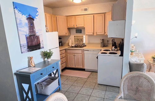 North Ocean City Apartamento | Imagine This! Wonderful, Newly Renovated, Beach view- Big Indoor Pool-Marylander
