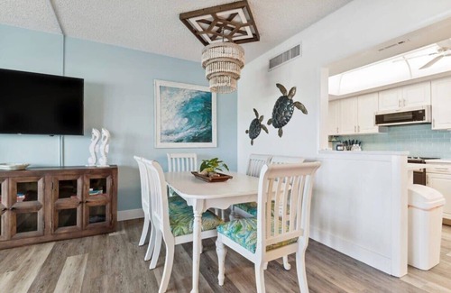South Patrick Shores Apartamento | Beachside Bliss: 2-Bedroom Apartment Near the Ocean
