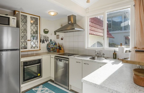 Waiwera Casa | Beachside Bliss – Waiwera Beachfront Holiday Home