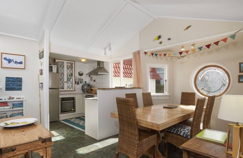 Waiwera Casa | Beachside Bliss – Waiwera Beachfront Holiday Home