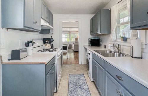 Stamford Cabaña | Beachside Branford- walk to Beach, Grill