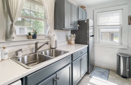 Stamford Cabaña | Beachside Branford- walk to Beach, Grill
