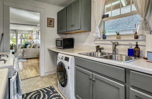 Stamford Cabaña | Beachside Branford- walk to Beach, Grill