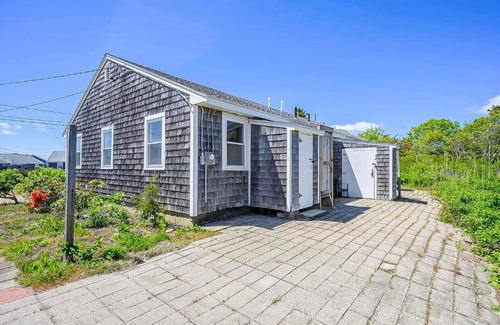 West Dennis Casa | Beachside Bungalow - A
