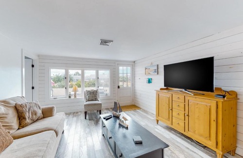 West Dennis Casa | Beachside Bungalow - B