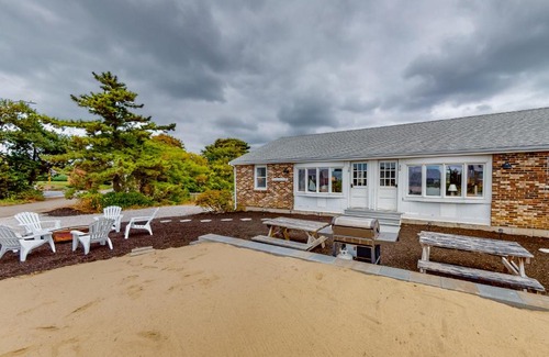 West Dennis Casa | Beachside Bungalow - B