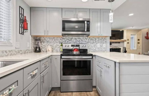 Ocean Drive Cabaña | Beachside Cottage with Private Patio - Steps to Beach & Main Street