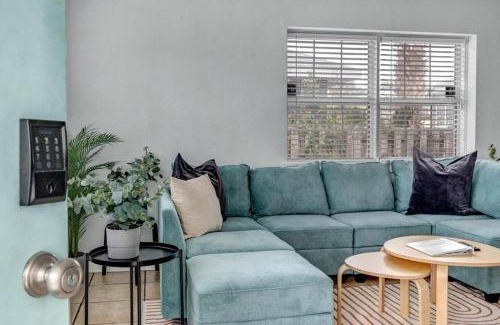 Jacksonville Beach Casa | Beachside Cottage Home - Short Walk to the Beach