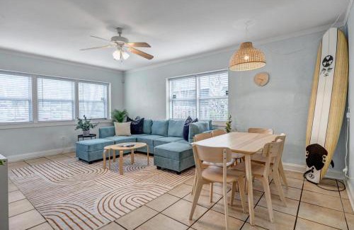 Jacksonville Beach Casa | Beachside Cottage Home - Short Walk to the Beach