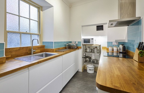 Sandsend Cabaña | BEACHSIDE COTTAGE, character holiday cottage in Sandsend