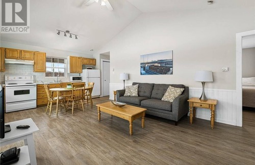 Cap-Pele Cabaña | Beachside Cottage w/beach access - Aboiteau Beach