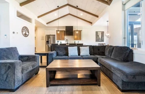 Zurich Cabaña | Beachside Escape | Hot Tub & Unwind by the Beach | Enjoy Grand Bend & Bayfield
