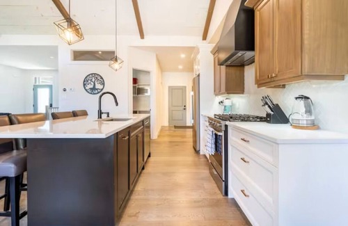 Zurich Cabaña | Beachside Escape | Hot Tub & Unwind by the Beach | Enjoy Grand Bend & Bayfield