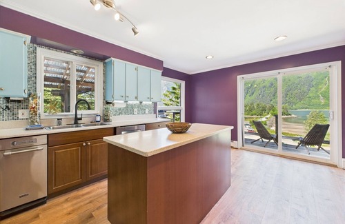 Douglas Casa | Beachside Escape with Deck, Grill & Views
