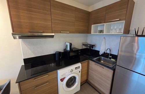 Nai Harn Apartamento | Beachside Gem with Lake, Cafes and more