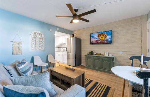 North Wildwood Apartamento | Beachside Getaway: 1 BR Condo with Heated Pools & BBQ Grills in a Prime Location