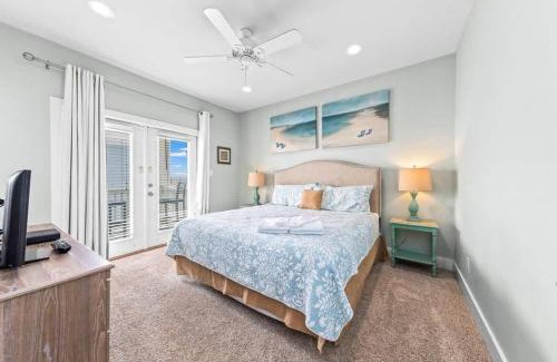 Morgantown Casa | Beachside Getaway- Jacuzzi Fire Pit 3-Min Walk to Beach