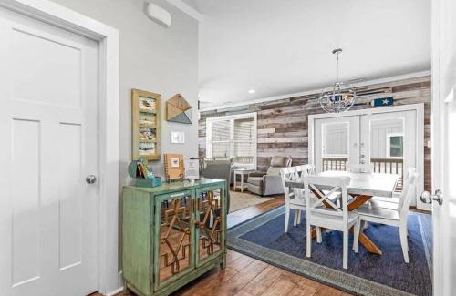 Morgantown Casa | Beachside Getaway- Jacuzzi Fire Pit 3-Min Walk to Beach