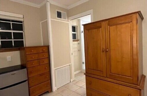 Indian Rocks Beach Cabaña | Beachside Historic Cottage – Steps to Sand!