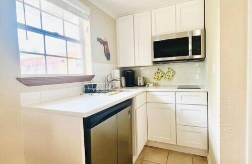 Indian Rocks Beach Cabaña | Beachside Historic Cottage – Steps to Sand!