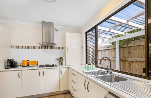 Warana Casa | Beachside Holiday Home with Pool