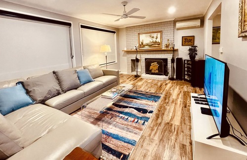 Penna Casa | Beachside home near Hobart airport